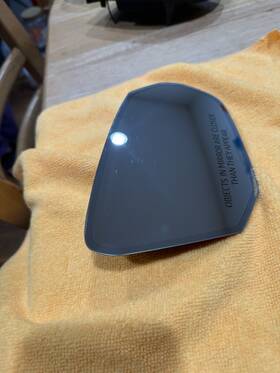 81a857536p Audi 2019-2024 Q3 F3 - Right Side View Mirror Glass