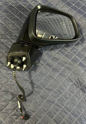 42463616 Chevrolet 2017-2020 Trax Right Passenger Side Mirror With Blind Spot Oem 7 Wire Blk
