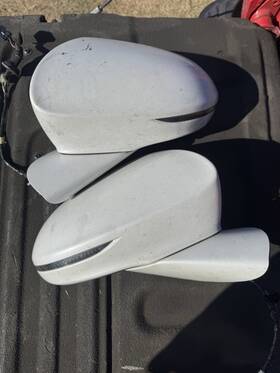26210671 General Motors 2017-2019 Buick Lacrosse White Door Mirror Set With Signal Light. Both Sides L&r