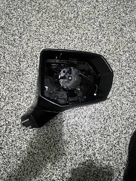 84977559 Gm 2021 - 2024 Chevy Tahoe Gmc Yukon Passenger Right Side View Mirror Oem