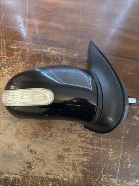 Mercedes Benz Ml Y13147 2002-2005 Mercedes-benz Ml320 Right Passengers Side View Mirror In Black Oem. U2