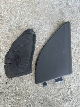 22734397 Saturn 2003-2007 Ion 2.2l Oem Right Passenger Side Mirror Mount Panel