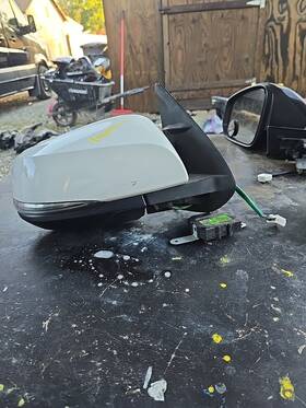 8794004230 Toyota 2016 2019 Tacoma Door Mirror Right Side White Oem Blin Spot And Signal 8794004230 Toyota 2016 2019 Tacoma Door Mirror Right Side White Oem Blin Spot And Signal